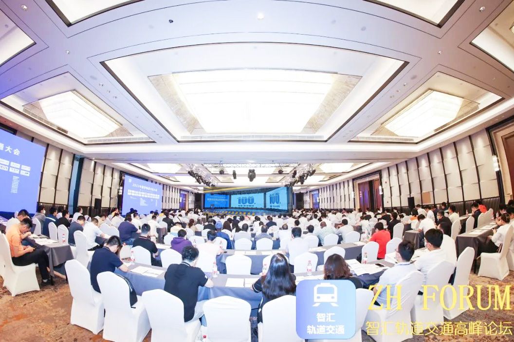 參會人員正在觀看科洛結構自防水技術